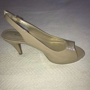 Nude patent leather peep toe heel 6.5